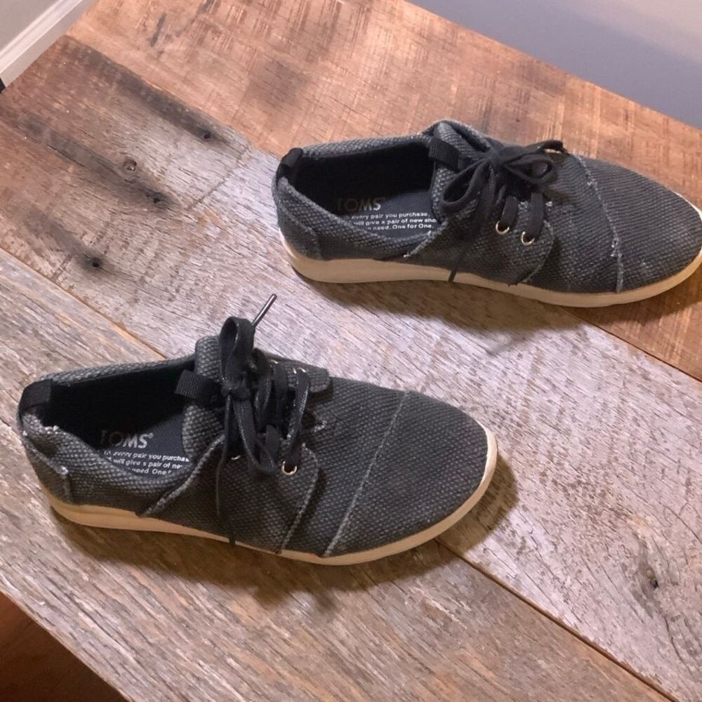 Toms Lace Up Tennis Shoes, Sneakers size 5.5 womens